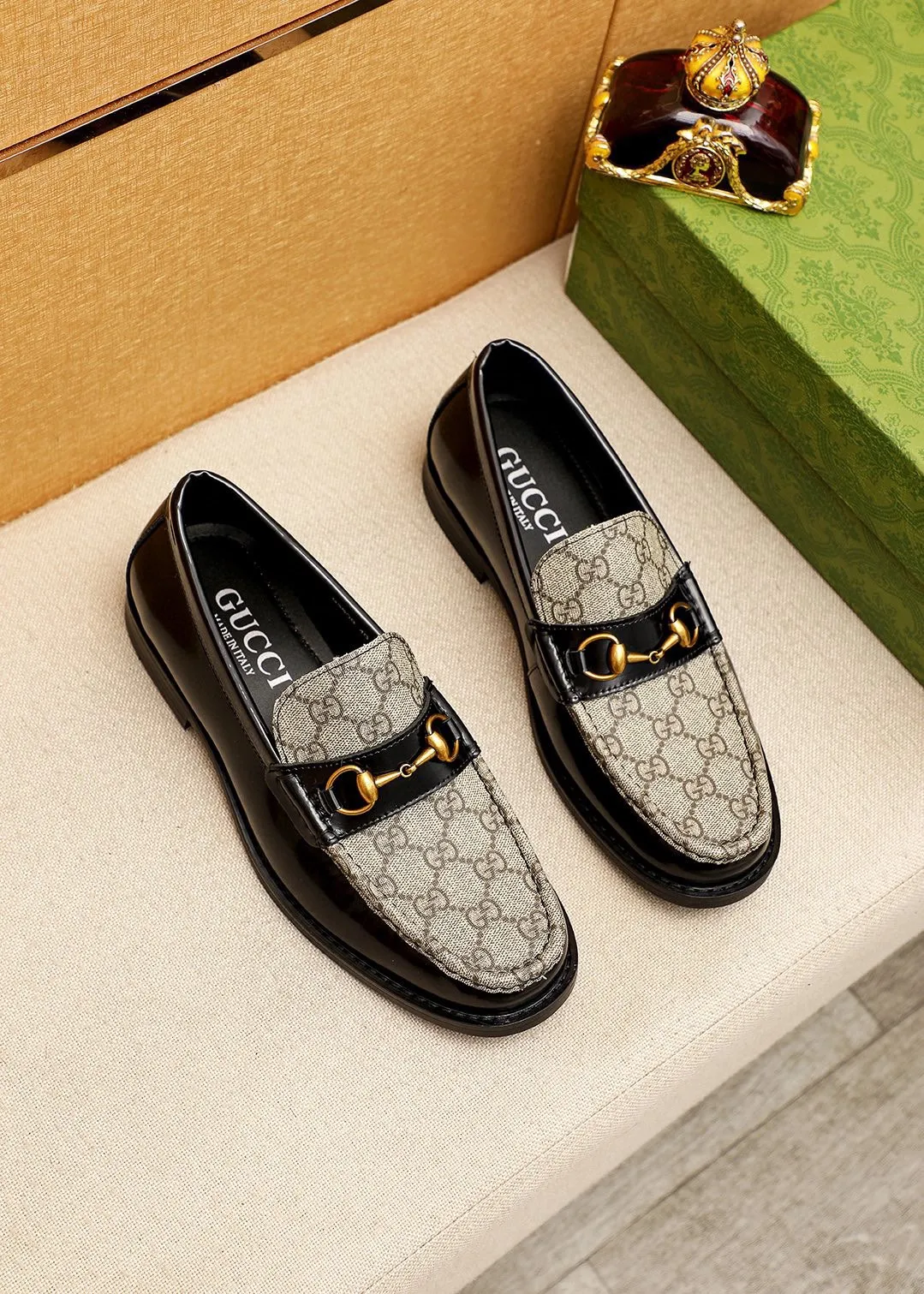 Men's shoes 💰460 💐 Product trademark: GUCCI "Gucci" casual leather shoes Regular size: 38-44 (45🉑️customized) Product materials: Selected imported first-layer open-edge beaded cowhide leather upper + luxury hardware buckle, imported water-dyed cowhide leather lining. Strong three-dimensional visual effect, original combination outsole Color: 2⃣️colors available